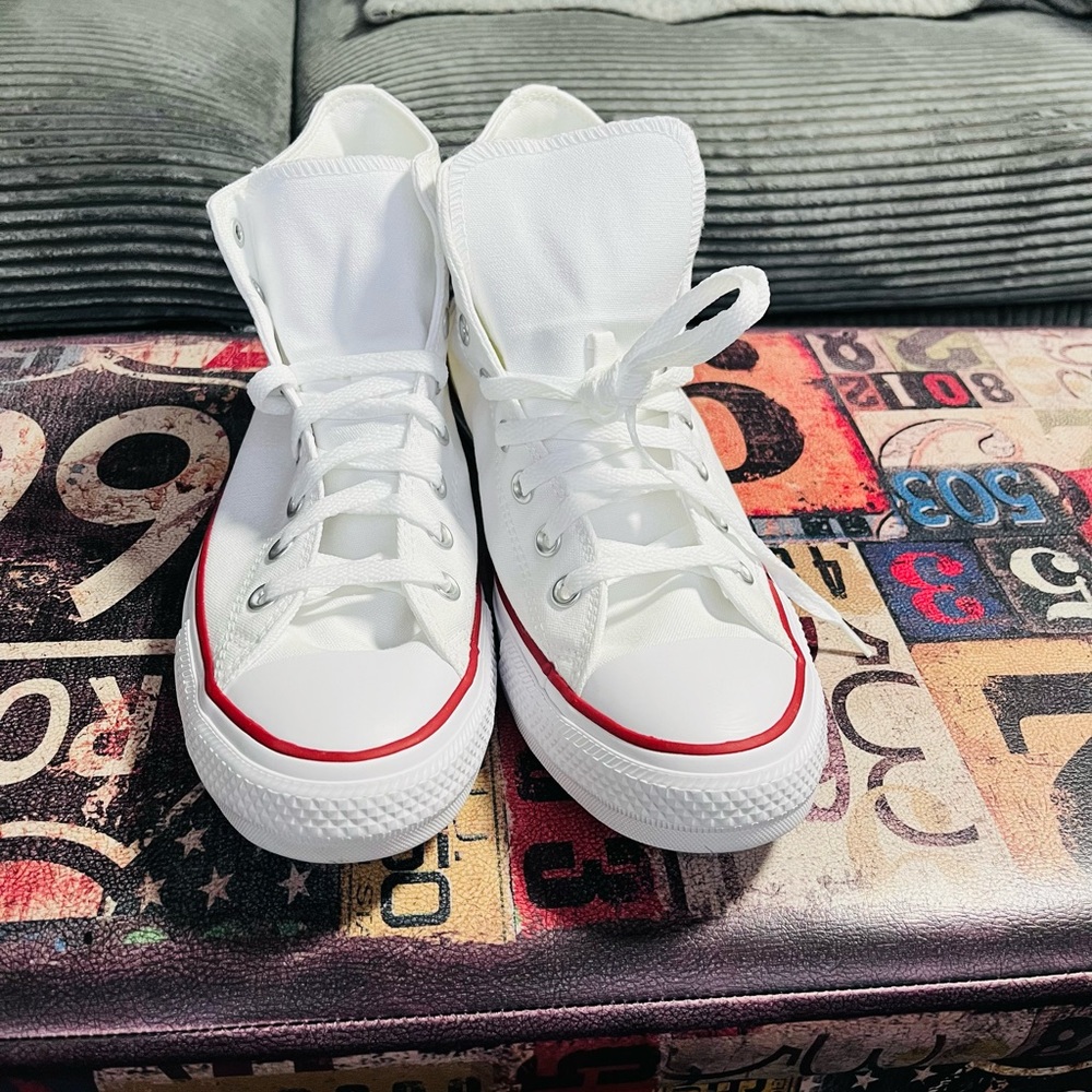 BRAND NEW never been worn men’s converse Chuck Taylor high.